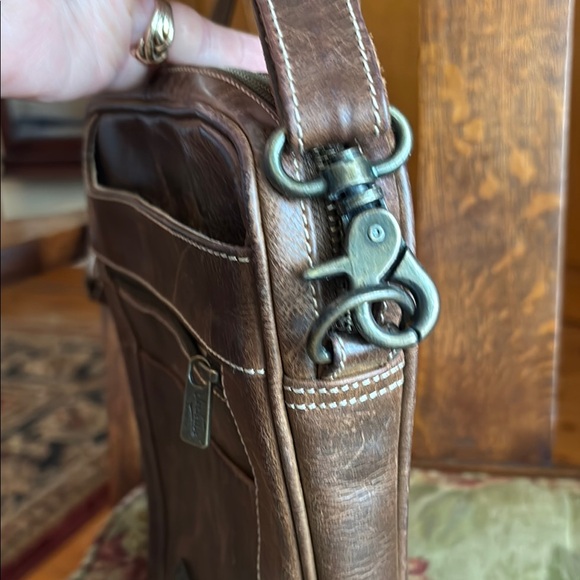 Brown Crossbody Bag with Adjustable Strap and Smooth Leather Finish - Picture 5 of 6